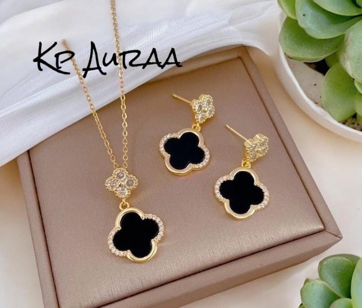 Elegant Black Clover Gold-Plated Jewelry Set