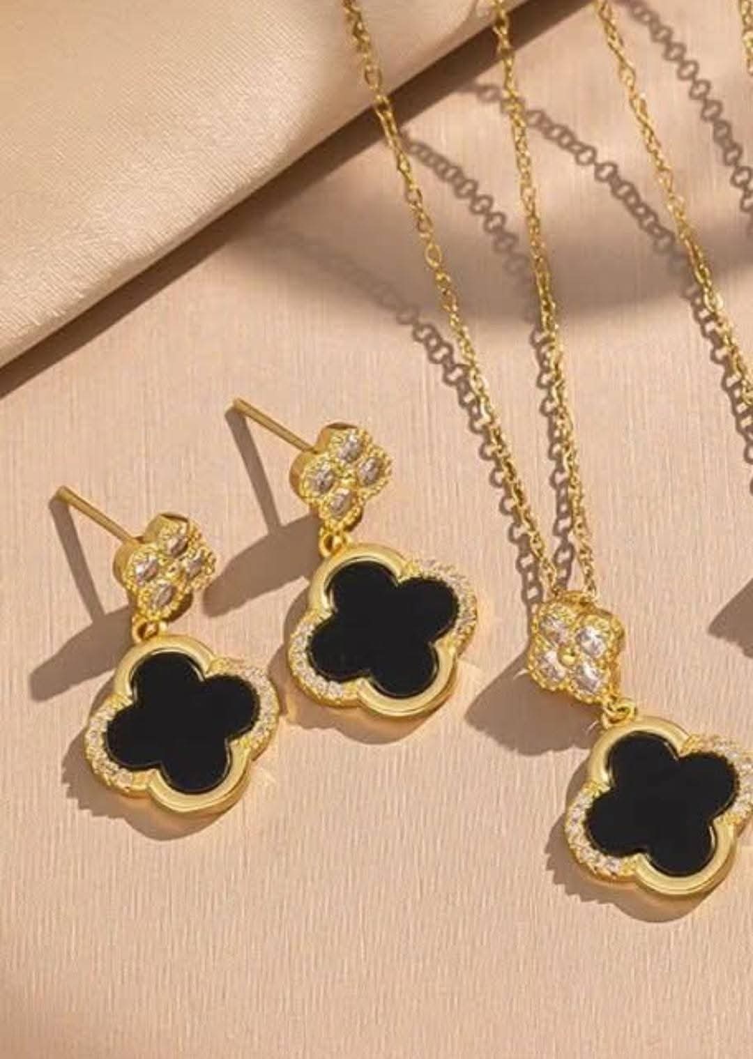 Elegant Black Clover Gold-Plated Jewelry Set