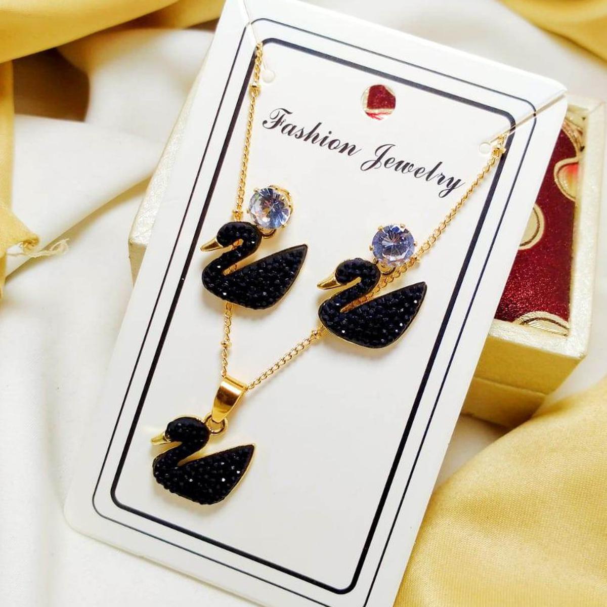 Black Swan Duck Shape With Golden Chain